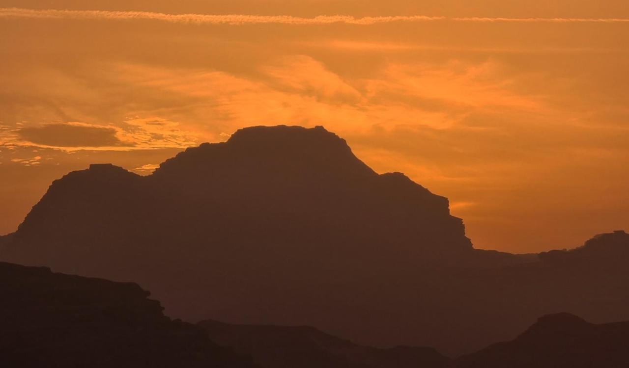 Wadi Rum Hugo Camp Ngoại thất bức ảnh